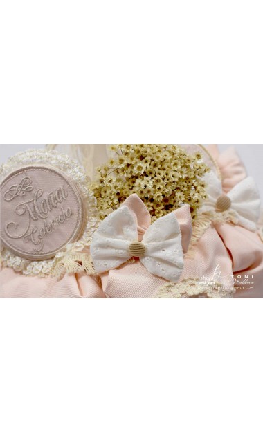 Lumanare botez somon cu aplicatii dantela crem macrame si flori nemuritoare Romantico 6